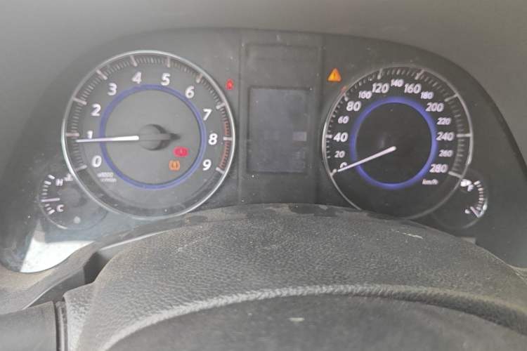 Used Infiniti QX70 2013 3.7L Standard Edition Odometer Close Up