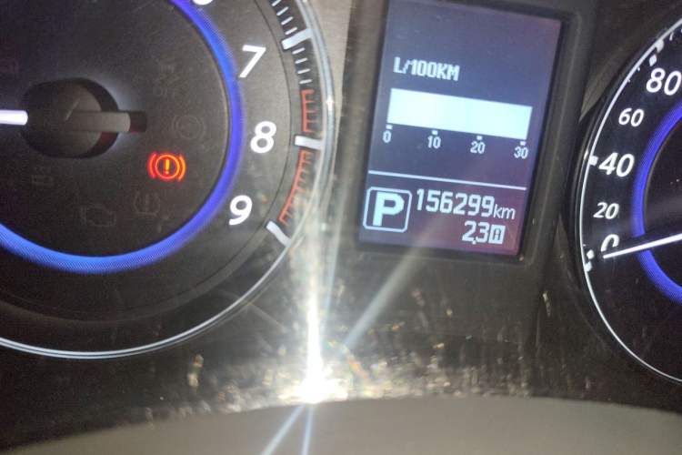 Used Infiniti QX70 2013 3.7L Standard Edition Odometer Close Up