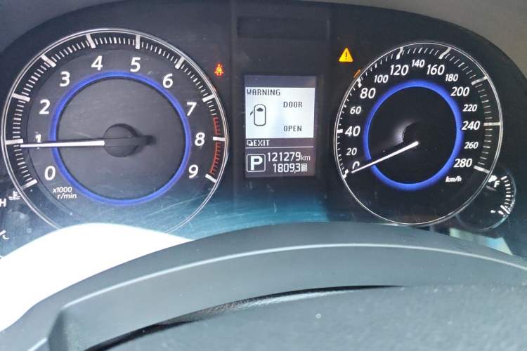 Used Infiniti QX70 2013 3.7L Standard Edition Odometer Close Up