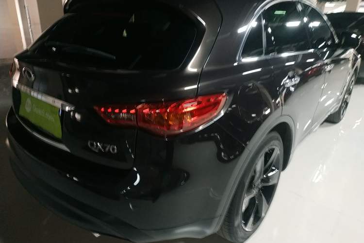 Used Infiniti QX70 2013 3.7L Standard Edition Rear Right 45 Deg