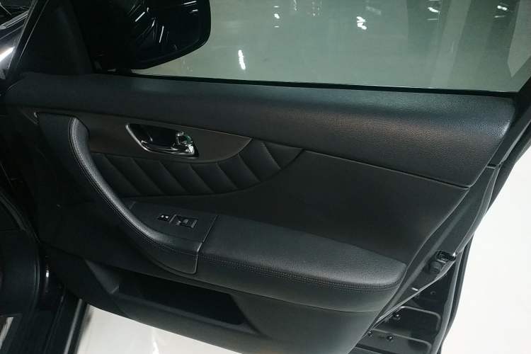 Used Infiniti QX70 2013 3.7L Standard Edition Right Front Door Interior