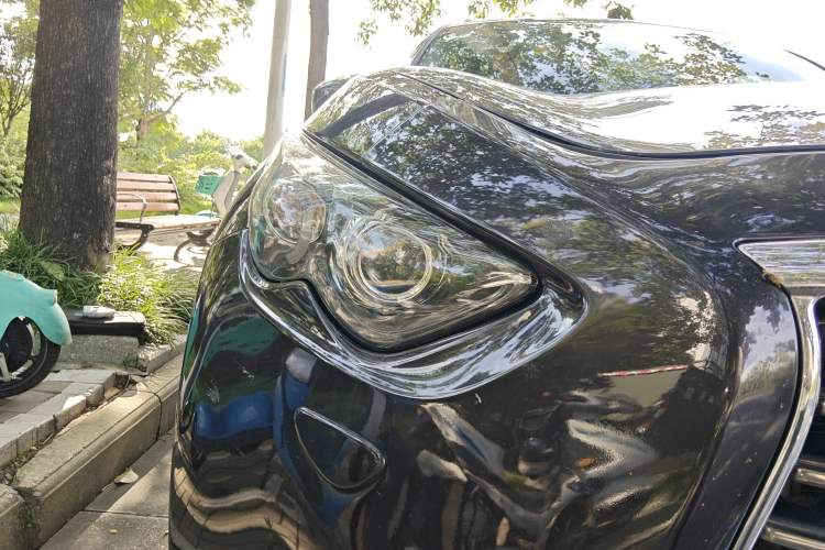 Used Infiniti QX70 2013 3.7L Supreme Edition Right Front Headlight