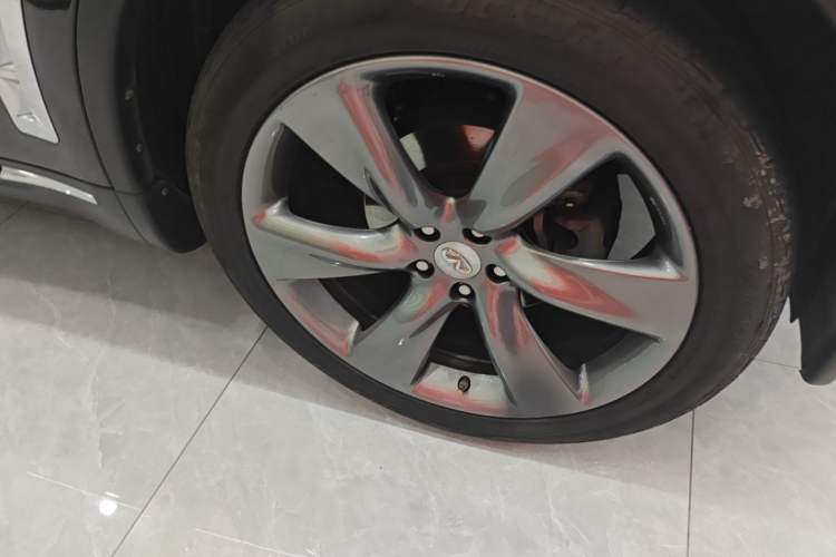 Used Infiniti QX70 2013 3.7L Standard Edition Right Front Wheel Hub