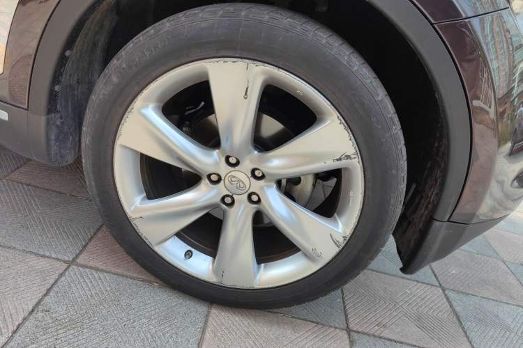 Used Infiniti QX70 2013 3.7L Supreme Edition Right Front Wheel Hub