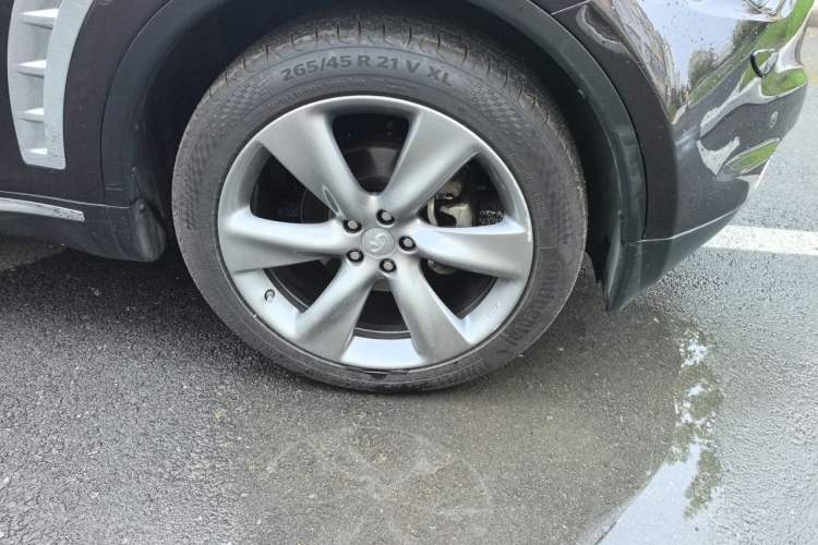 Used Infiniti QX70 2013 3.7L Supreme Edition Right Front Wheel Hub