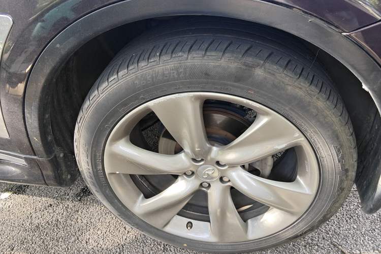 Used Infiniti QX70 2013 3.7L Supreme Edition Right Front Wheel Hub
