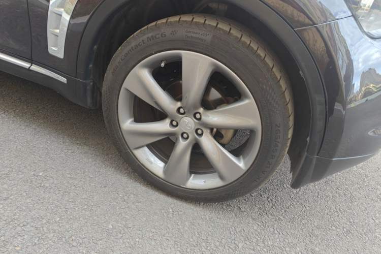 Used Infiniti QX70 2013 3.7L Supreme Edition Right Front Wheel Hub