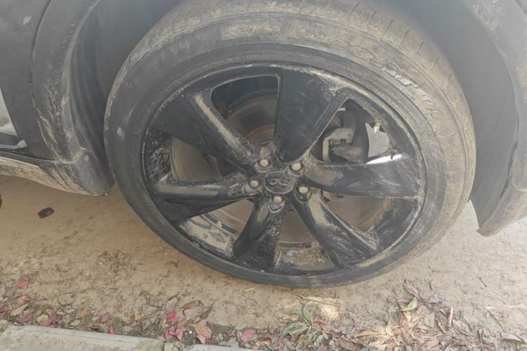 Used Infiniti QX70 2013 3.7L Standard Edition Right Front Wheel Hub