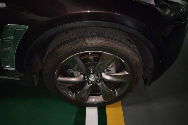 Used Infiniti QX70 2013 3.7L Standard Edition Right Front Wheel Hub