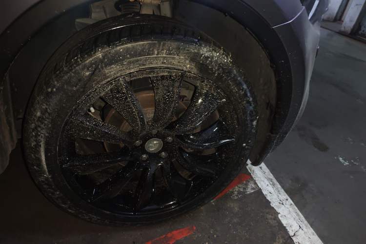 Used Infiniti QX70 2013 3.7L Standard Edition Right Front Wheel Hub