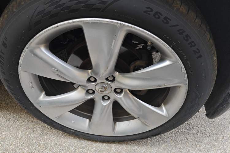 Used Infiniti QX70 2013 3.7L Standard Edition Right Front Wheel Hub