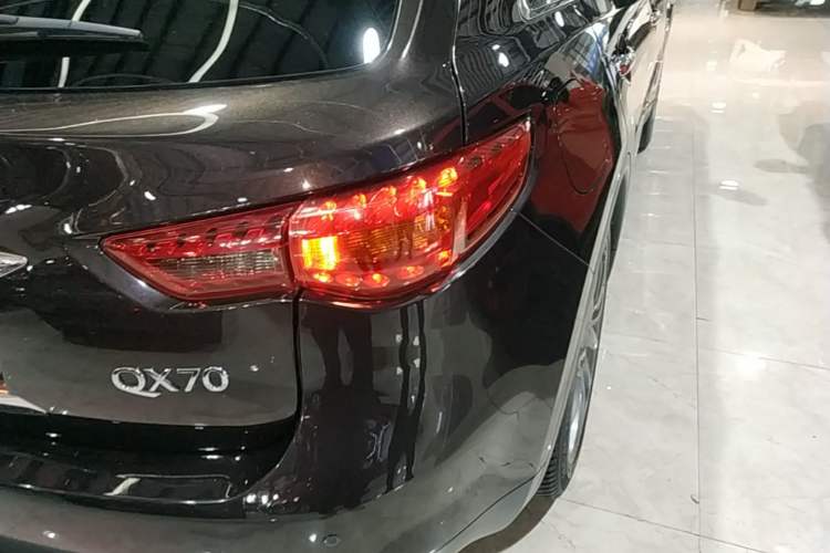 Used Infiniti QX70 2013 3.7L Supreme Edition Right Rear Taillight