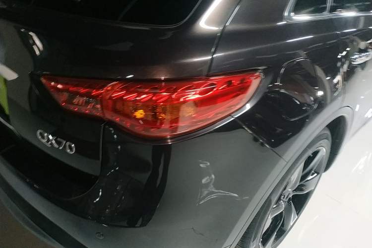 Used Infiniti QX70 2013 3.7L Standard Edition Right Rear Taillight
