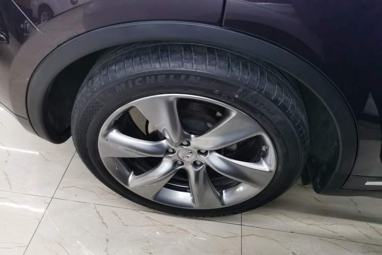 Used Infiniti QX70 2013 3.7L Standard Edition Right Rear Wheel Hub