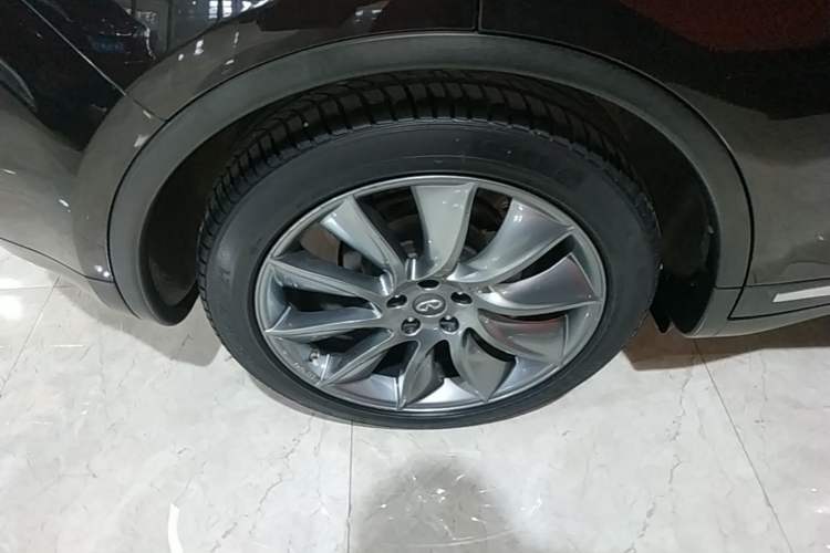 Used Infiniti QX70 2013 3.7L Supreme Edition Right Rear Wheel Hub
