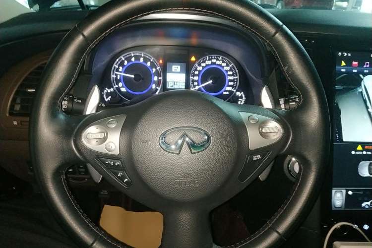 Used Infiniti QX70 2013 3.7L Standard Edition Steering Wheel
