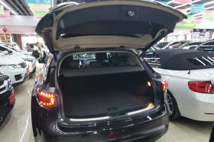 Used Infiniti QX70 2013 3.7L Standard Edition Trunk