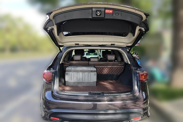 Used Infiniti QX70 2013 3.7L Supreme Edition Trunk