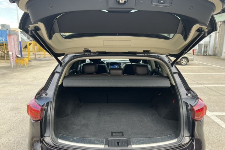 Used Infiniti QX70 2013 3.7L Standard Edition Trunk