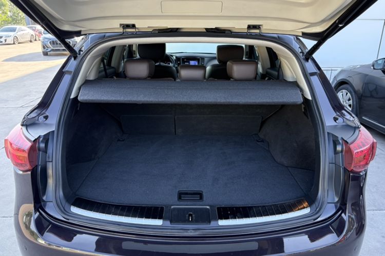 Used Infiniti QX70 2013 3.7L Supreme Edition Trunk