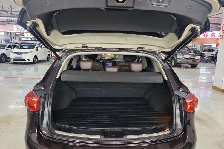Used Infiniti QX70 2013 3.7L Standard Edition Trunk
