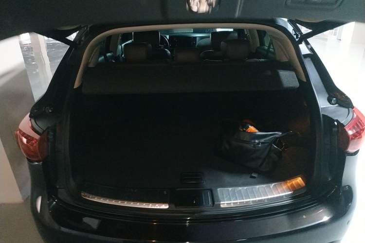 Used Infiniti QX70 2013 3.7L Standard Edition Trunk