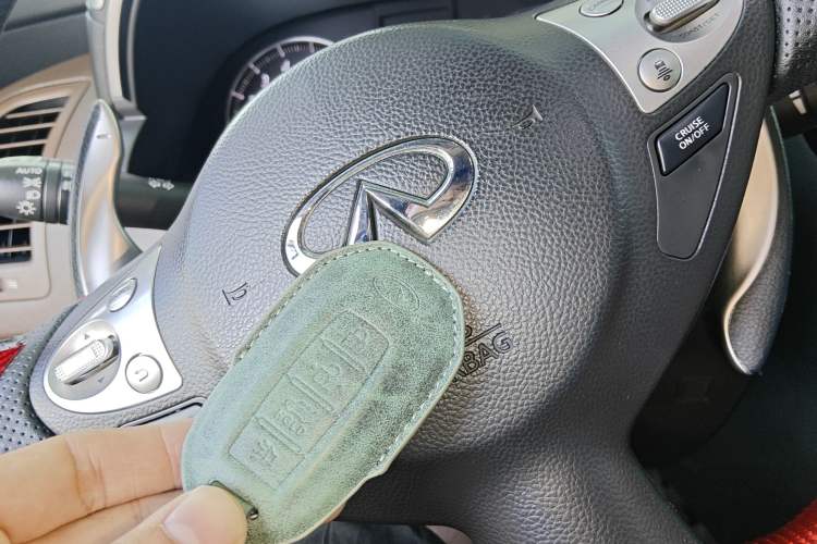 Used Infiniti QX70 2013 3.7L Supreme Edition Vehicle Key