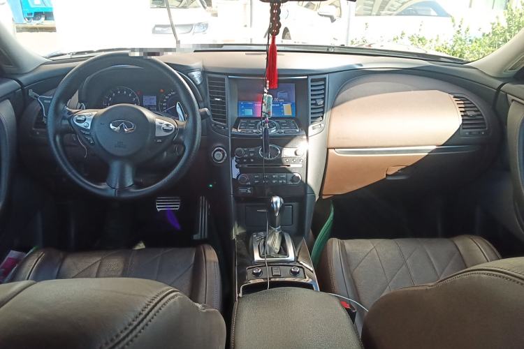Used Infiniti QX70 2013 3.7L Standard Edition Center Console