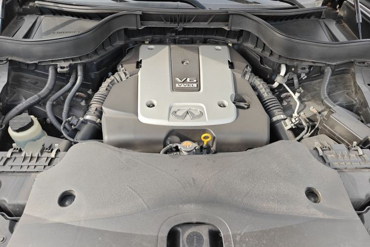 Used Infiniti QX70 2013 3.7L Standard Edition Engine Bay