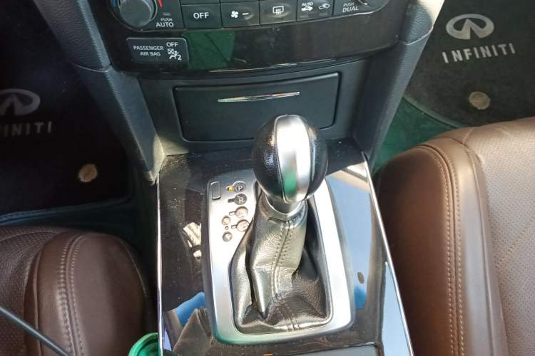 Used Infiniti QX70 2013 3.7L Standard Edition Gear Lever