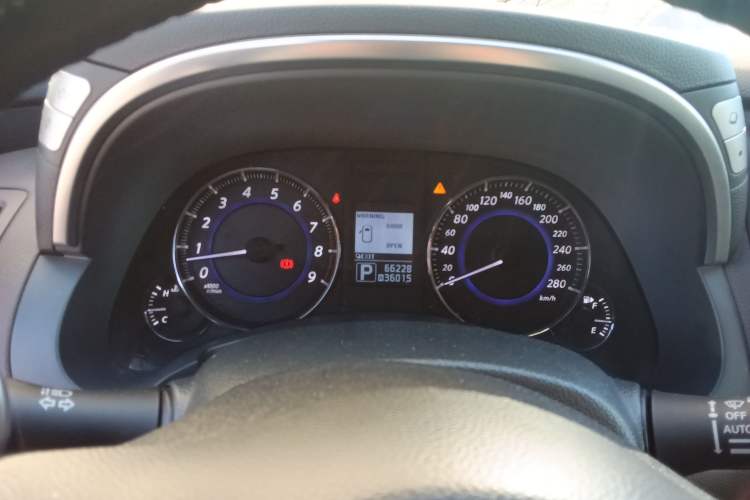 Used Infiniti QX70 2013 3.7L Standard Edition Instrument Cluster