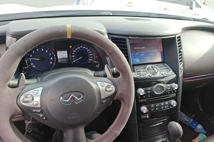 Used Infiniti QX70 2013 3.7L Standard Edition Interior 2