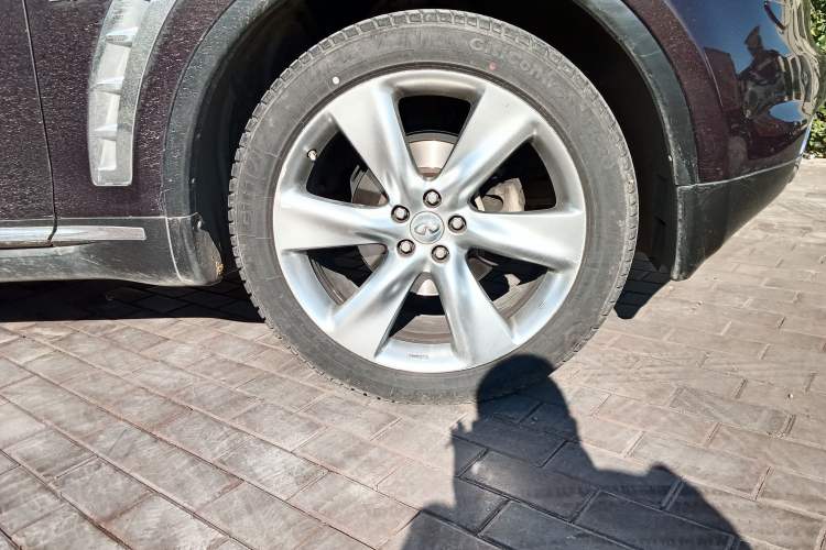 Used Infiniti QX70 2013 3.7L Standard Edition Right Front Wheel Hub
