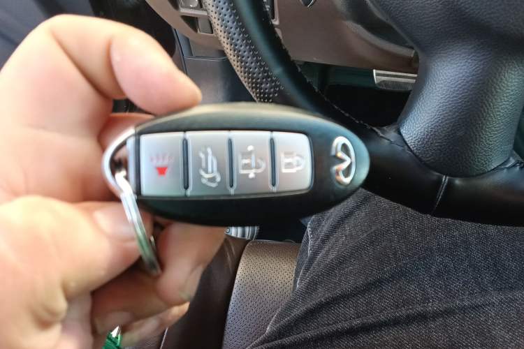 Used Infiniti QX70 2013 3.7L Standard Edition Vehicle Key