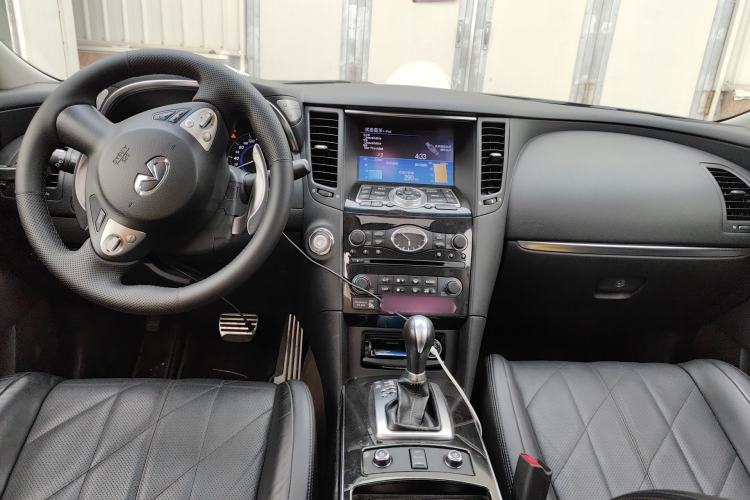 Used Infiniti QX70 2013 3.7L Standard Edition Center Console