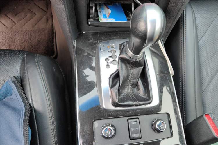 Used Infiniti QX70 2013 3.7L Standard Edition Gear Lever