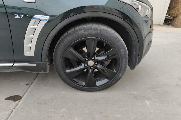 Used Infiniti QX70 2013 3.7L Standard Edition Right Front Wheel Hub