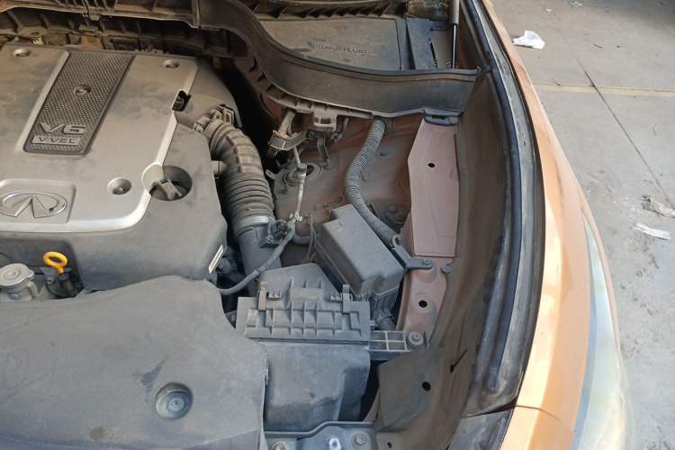 Used Infiniti QX70 2013 3.7L Standard Edition Engine Bay Left