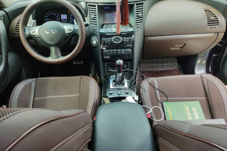 Used Infiniti QX70 2013 3.7L Standard Edition Center Console