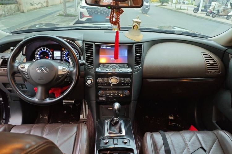 Used Infiniti QX70 2013 3.7L Standard Edition Center Console