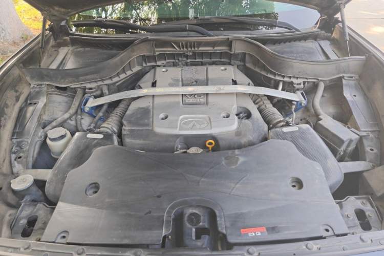 Used Infiniti QX70 2013 3.7L Standard Edition Engine Bay