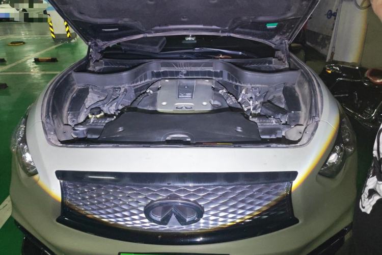 Used Infiniti QX70 2013 3.7L Standard Edition Engine Bay