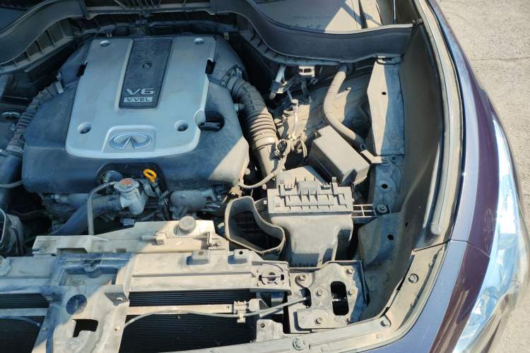 Used Infiniti QX70 2013 3.7L Standard Edition Engine Bay Left