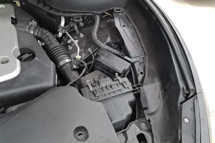 Used Infiniti QX70 2013 3.7L Standard Edition Engine Bay Left