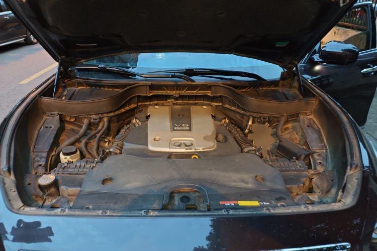 Used Infiniti QX70 2013 3.7L Standard Edition Engine Bay