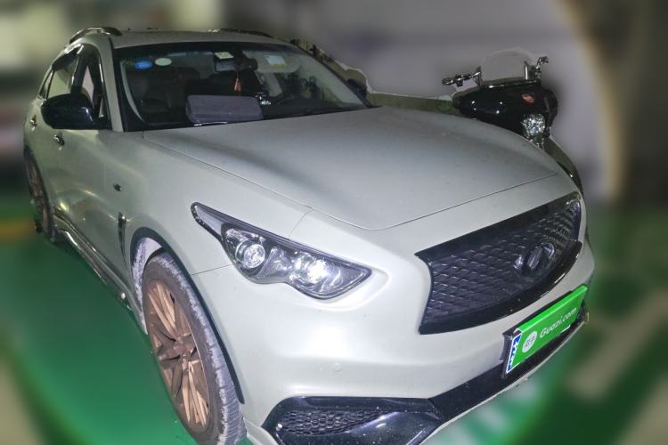 Used Infiniti QX70 2013 3.7L Standard Edition Front Right 45 Deg