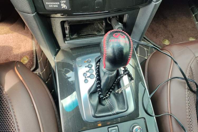 Used Infiniti QX70 2013 3.7L Standard Edition Gear Lever