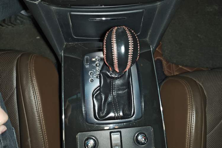 Used Infiniti QX70 2013 3.7L Supreme Edition Gear Lever