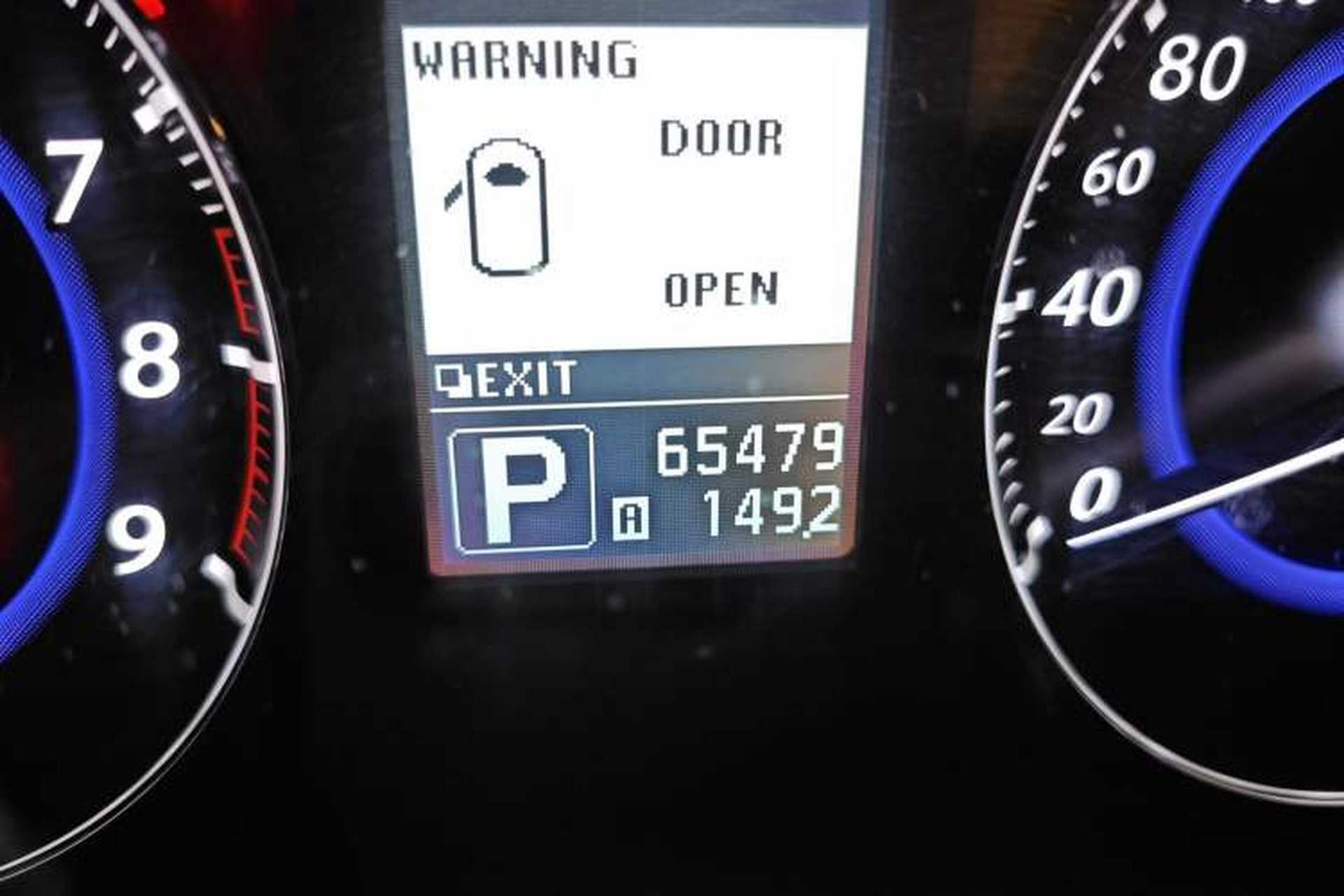 Used Infiniti QX70 2013 3.7L Supreme Edition Odometer Close Up