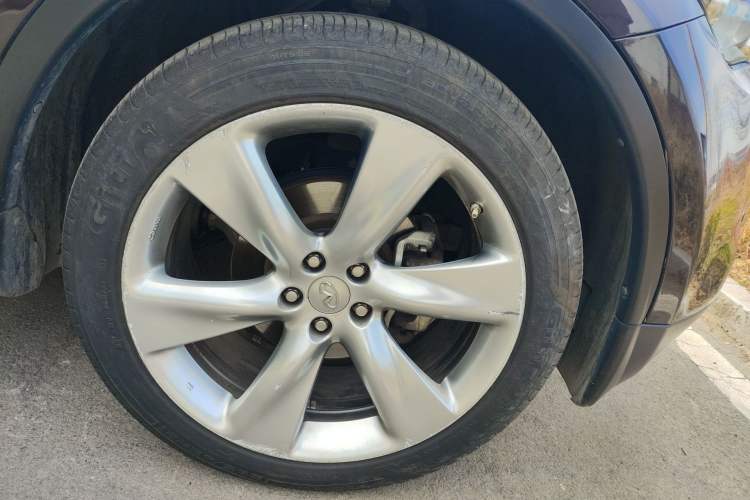Used Infiniti QX70 2013 3.7L Standard Edition Right Front Wheel Hub